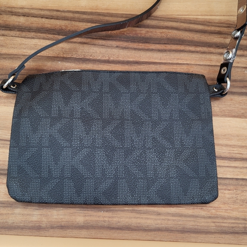 Michael Kors Belt Bag/Fanny Pack w/Silver Detail & Beautiful Gold Lining, EUC - Picture 3 of 5